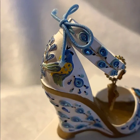 Elvis ShoeCollectible“Lucky Lady”Inspired Peacocks - Picture 6 of 9